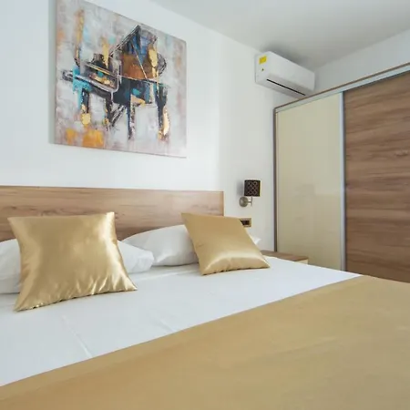 & Toni Guest house