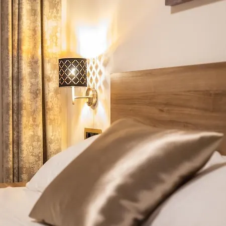 & Toni Guest house *